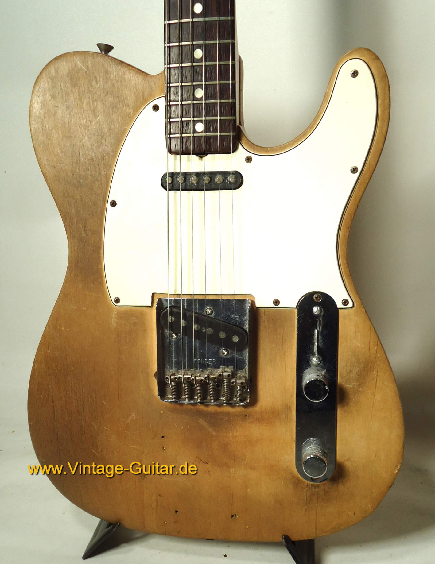 Fender Telecaster 1966 stripped body.jpg